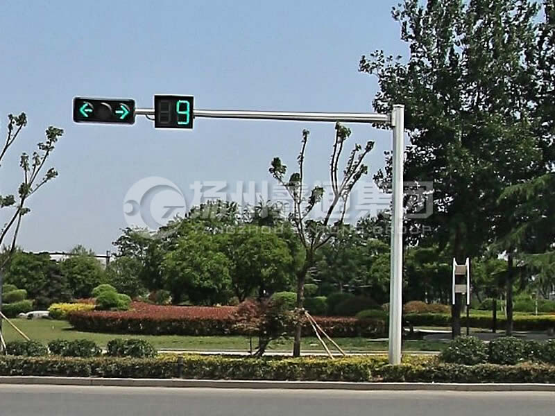 XHDG-035，L型八棱信號燈桿，丁字路口